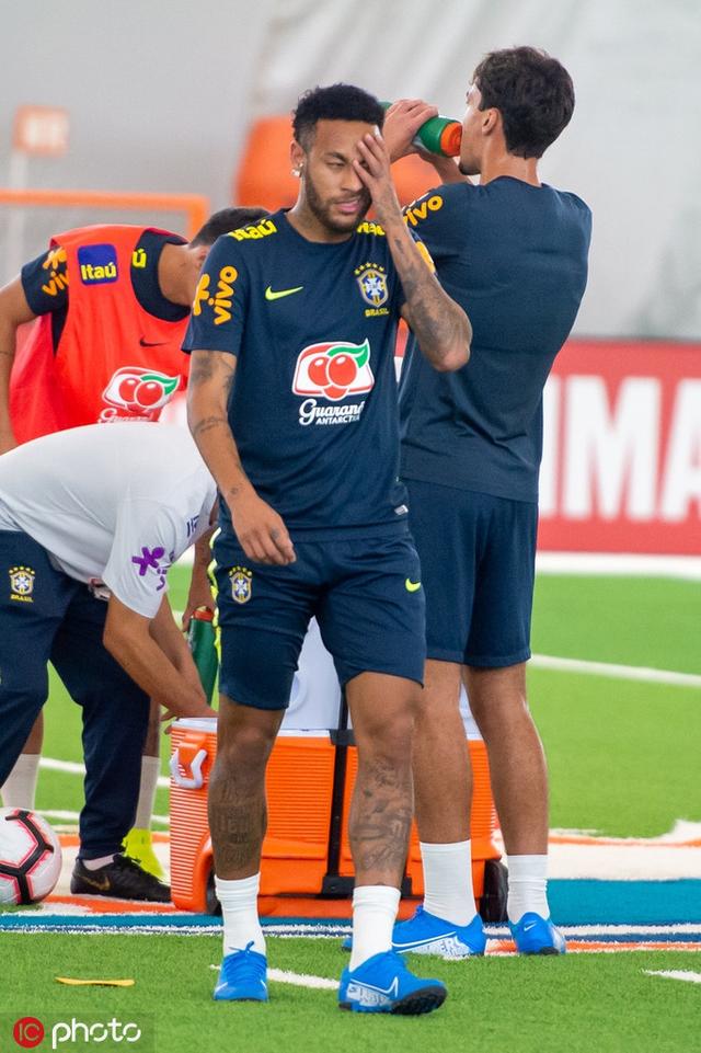 自己背后有 自己背后有