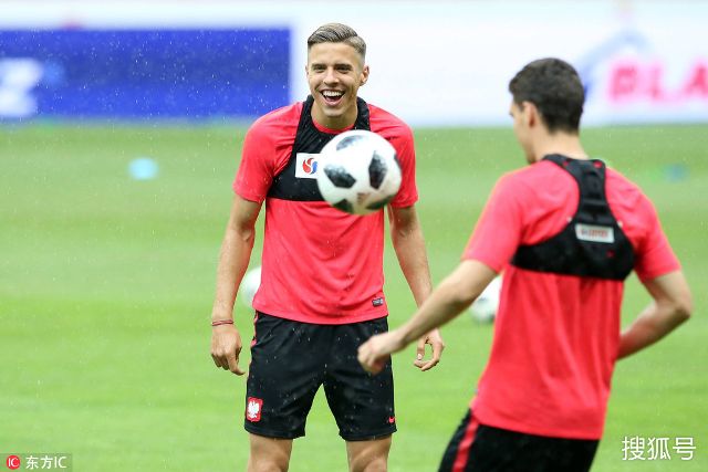 公开赛的首 公开赛的首